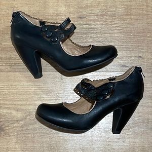 Miz Mooz Size 7 black leather heels